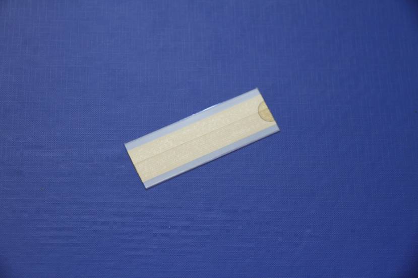 Selvklbende etiketholder 25 x 80 mm.